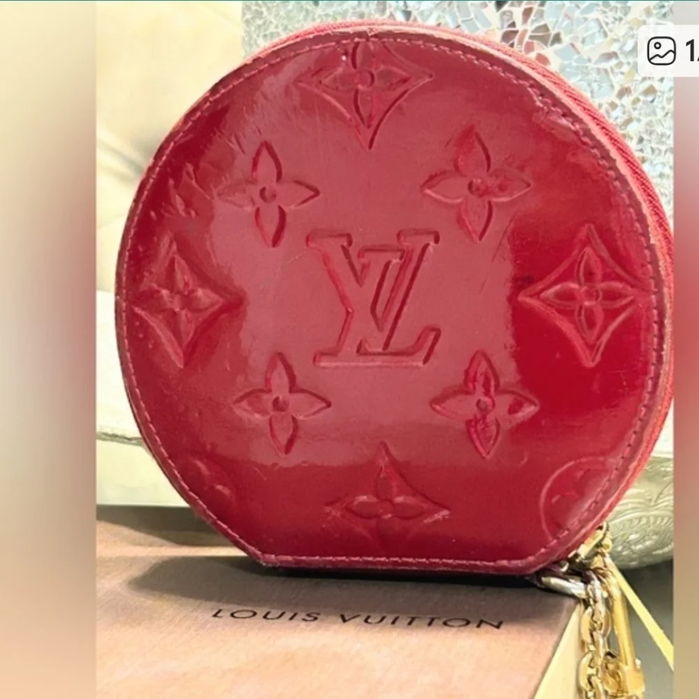 Louis Vuitton Vernis Chapeau Pomme D’Amour Coin Purse - Picture 2 of 7